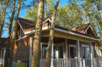 How to Seal and Stain a Cabin the Right Way